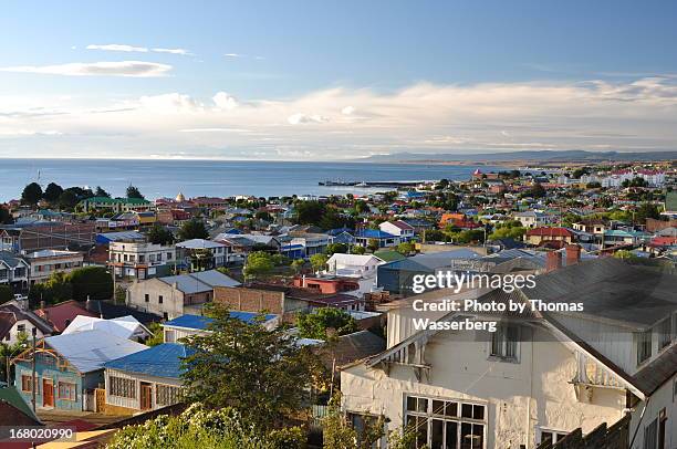 punta arenas panorama - no película chilena de 2012 fotografías e imágenes de stock