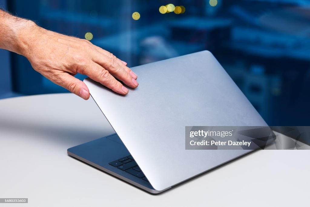 Night time - closing laptop