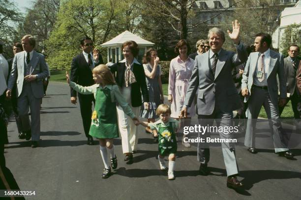 President Jimmy Carter, First Lady Rosalynn, daughter Amy and grandson Jason mingle with the crowds on the South Lawn of the White House during the...