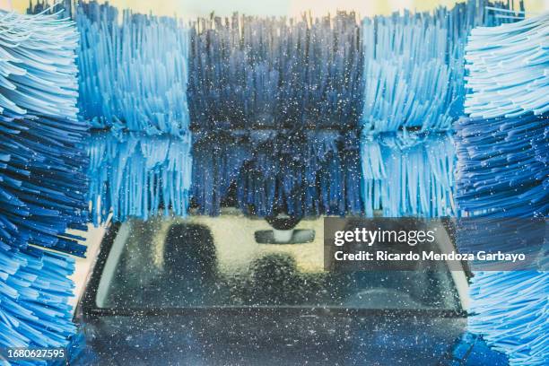 car wash - bezem stockfoto's en -beelden