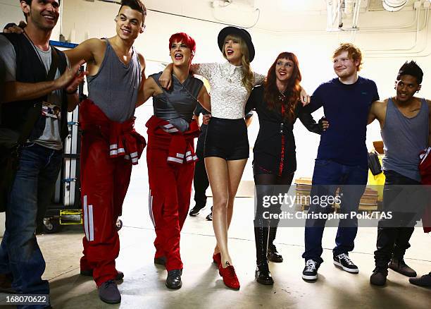 Taylor Swift, Ed Sheeran, and crew huddle backstage. Taylor Swift played the first of 13 North American stadium dates on The RED Tour at Ford Field...