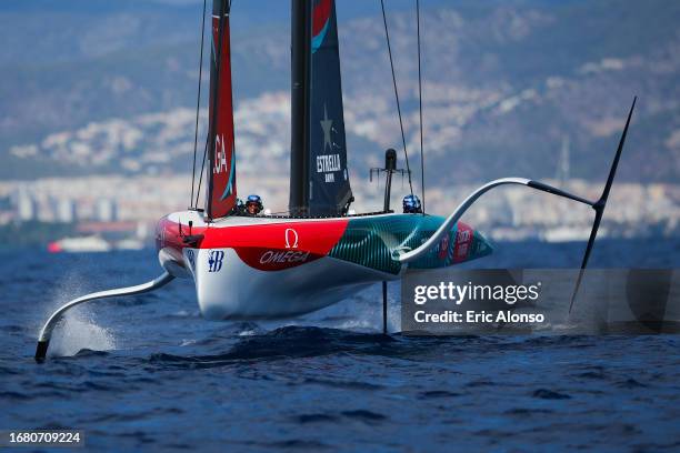 Peter Burling of New Zealand, Nathan Outteridge of Australia, Andy Maloney of New Zealand ,Blair Tuke of New Zealand and Emirates Team New Zealand...