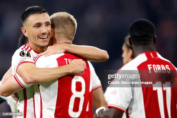 Kenneth Taylor of Ajax celebrates 3-2 with Steven Berghuis of Ajax, Carlos Forbs of Ajax during the UEFA Europa League match between Ajax v Olympique...