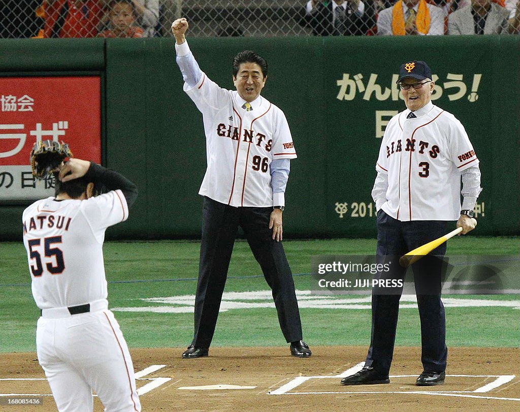 BASEBALL-JPN-JAPAN-POLITICS-AWARD