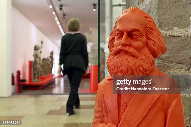 Marx Rise Statue Karl Marx Statue Photos and Premium High Res Pictures - Getty Images