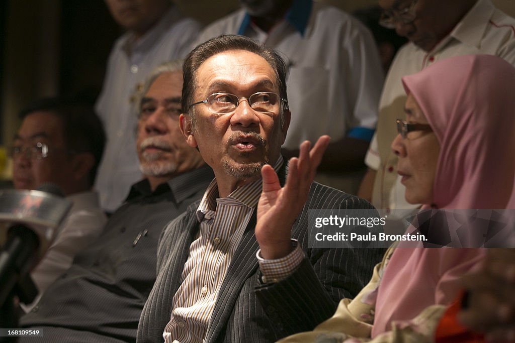 Malaysian's Await Results Of 13th General Election