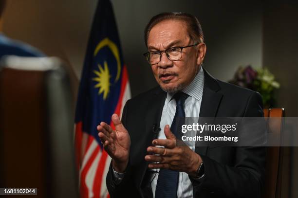 Anwar 23,658 Malaysia Prime Minister Stock Photos, High-Res Pictures, and ...