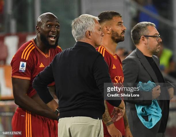 Josè Mourinho head coach of AS Roma gives instructions to Romelu Lukaku of AS Roma during the Serie A TIM match between AS Roma and AC Milan at...