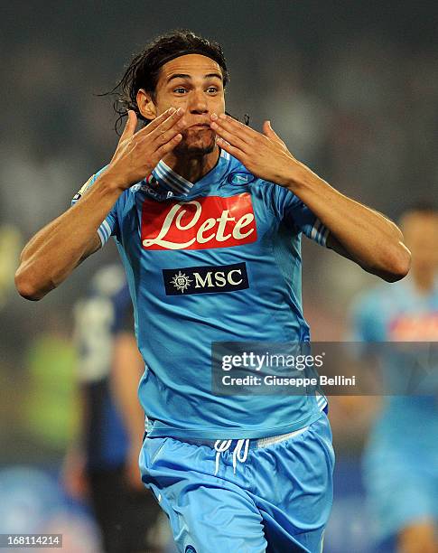 Edinson Cavani of Napoli celebrates after scoring the opening goal during the Serie A match between SSC Napoli and FC Internazionale Milano at Stadio...