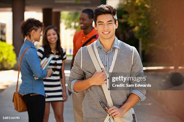 estudantes sorrindo - etnias asiáticas e indias - fotografias e filmes do acervo