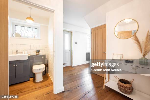 property interiors - anrichte stock-fotos und bilder