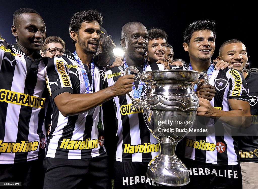 Fluminense v Botafogo - Rio State Championship 2013