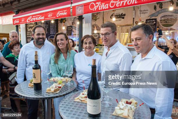 El presidente del PP de Castilla la-Mancha, Paco Nuñez , la diputada por Albacete, Carmen Navarro , el presidente del PP, Alberto Nuñez Feijoo , y el...