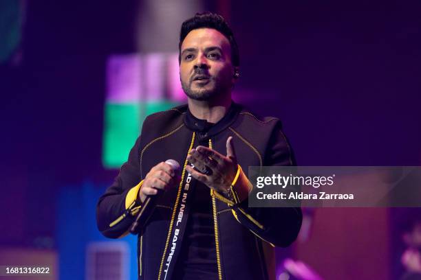 Luis Fonsi performs on stage during Vive Dial at WiZink Center on September 14, 2023 in Madrid, Spain.