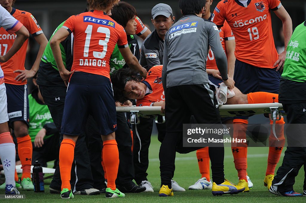 Omiya Ardija v Sanfrecce Hiroshima - J.League 2013