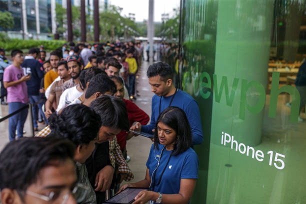 IND: Apple IPhone 15 Begins Sale In India