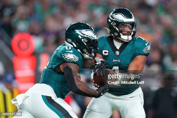 Jalen Hurts of the Philadelphia Eagles hands the ball off to D'Andre Swift during the second quarter against the Minnesota Vikings at Lincoln...