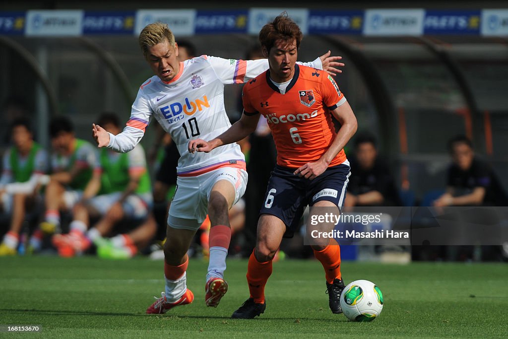 Omiya Ardija v Sanfrecce Hiroshima - J.League 2013