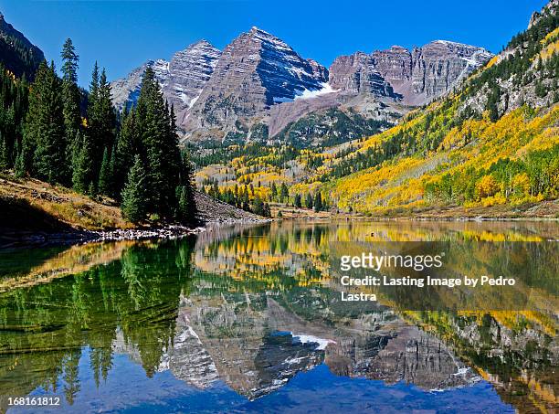 maroon bells, elk mountains, colorado - maroon bells fotografías e imágenes de stock