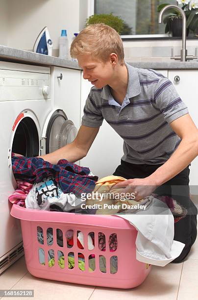 teenager filling washing machine - auffüllen stock-fotos und bilder