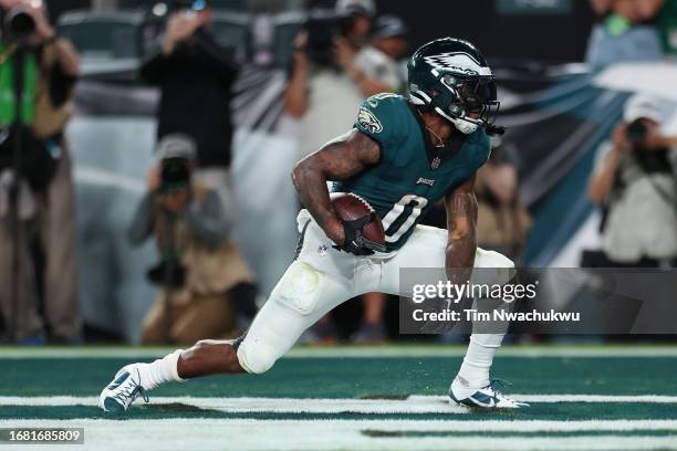 Andre Swift of the Philadelphia Eagles celebrates scoring a touchdown during the fourth quarter against the Minnesota Vikings at Lincoln Financial...