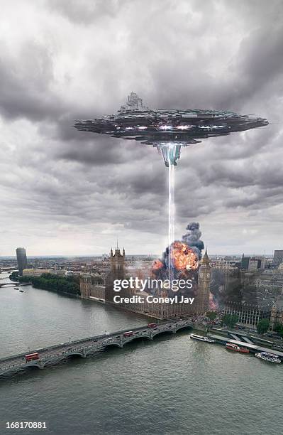 ufo / flying saucer / alien spaceship - destroyed city stock pictures, royalty-free photos & images