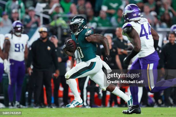 Andre Swift of the Philadelphia Eagles runs with the ball during the fourth quarter against the Minnesota Vikings at Lincoln Financial Field on...