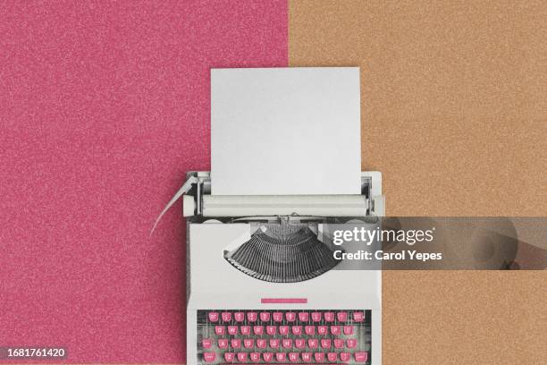 top view of a typewriter from the 70s with blank paper for text, - table font view stock pictures, royalty-free photos & images