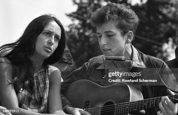 Folk singers Joan Baez and Bob Dylan performing in Washington DC during the March on Washington civil rights rally, August 28, 1963.