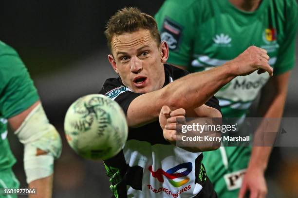 Brad Weber of Hawke's Bay passes during the round seven Bunnings Warehouse NPC match between Hawke's Bay and Manawatu at McLean Park, on September 15...