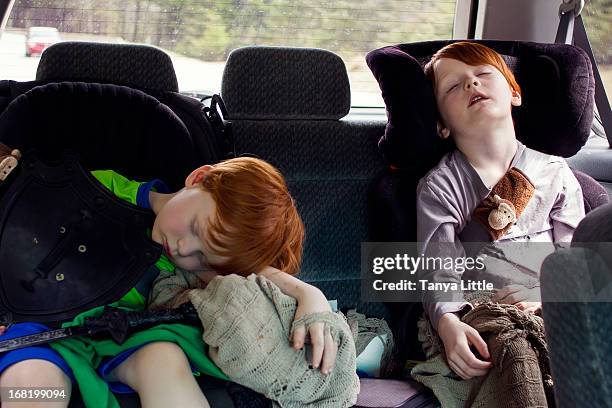 sleepy - car kids stock-fotos und bilder