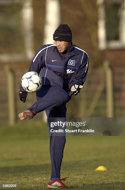 Naohiro Takahara of Japan during the trainning at HSV trainning ground, Hamburg, Germany, December 9, 2002.