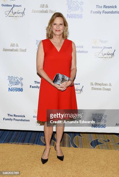 Actress JoBeth Williams arrives at the Midnight Mission's "Golden Heart Awards" honoring Tim Allen and Jason Sinay at the Beverly Wilshire Four...