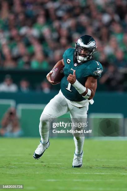 Jalen Hurts of the Philadelphia Eagles runs the ball against the Minnesota Vikings at Lincoln Financial Field on September 14, 2023 in Philadelphia,...