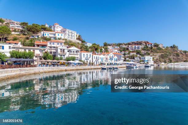 view of evdilos town on ikaria island, greece - insel ikaria stock-fotos und bilder