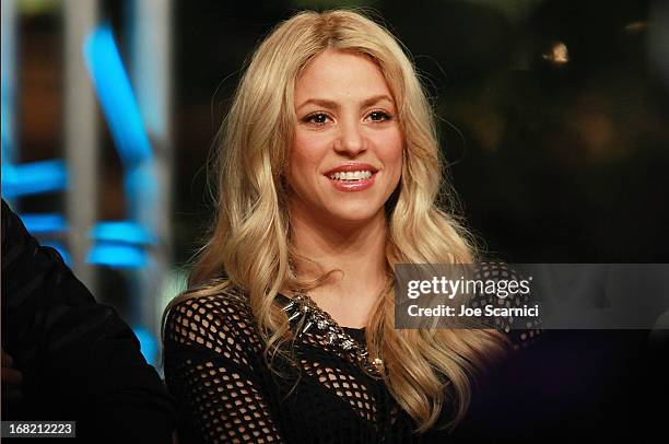 Celebrity Judges From The Voice Appear On Extra Photos and Premium High