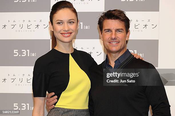 Tom Cruise and Olga Kurylenko attend the 'Oblivion' press conference at Ritz Carlton Tokyo on May 7, 2013 in Tokyo, Japan. The film will open on May...