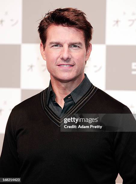 Actor Tom Cruise poses for photographers before attending the 'Oblivion' press conference at Ritz Carlton Tokyo on May 7, 2013 in Tokyo, Japan.