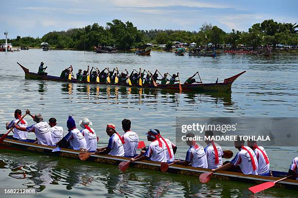 Team Rowing Races With 2 Rows 1,291 Rowing Team Competition Stock Photos, High-Res Pictures, and ...
