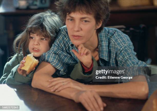 Actrice britannique Jane Birkin et sa fille, Lou Doillon, sur le tournage du film Jane B. Par Agnès V. De la réalisatrice belge Agnès Varda, le 1...
