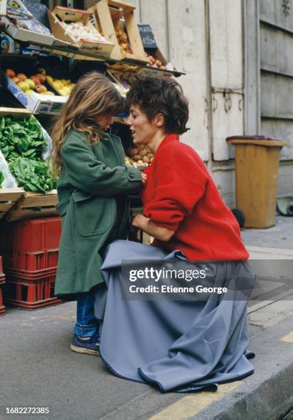 Actrice britannique Jane Birkin et sa fille, Lou Doillon, sur le tournage du film Jane B. Par Agnès V. De la réalisatrice belge Agnès Varda, le 1...