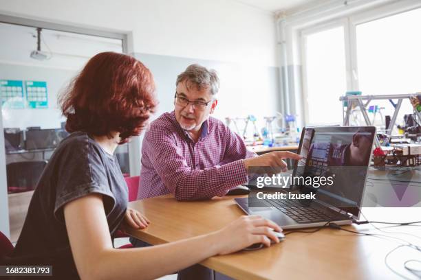 Girls Computer Lab 1,527 Girls In A Computer Lab Stock Photos, High-Res Pictures, and ...