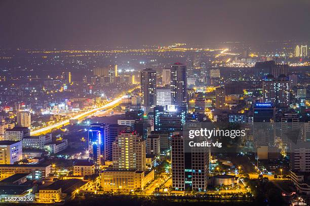 hanoi skyline - hanoi night stock-fotos und bilder