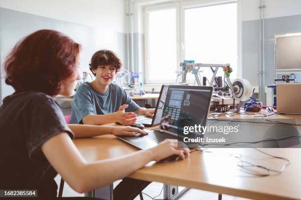 Computer Lab Students Coding 1,573 Girls In A Computer Lab Stock Photos, High-Res Pictures, and ...