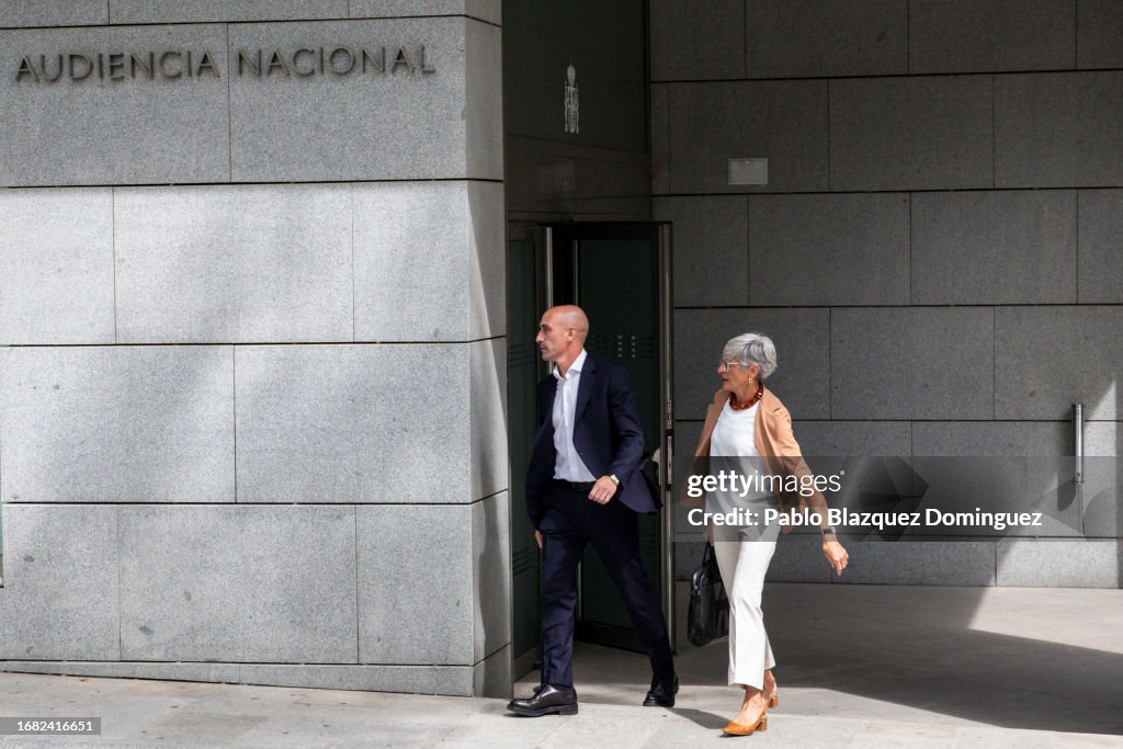 Rubiales must stay away from Hermoso; Spanish team strike continues