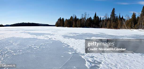 lanaudiere quebec gefrorener see panorama - frozen water stock-fotos und bilder
