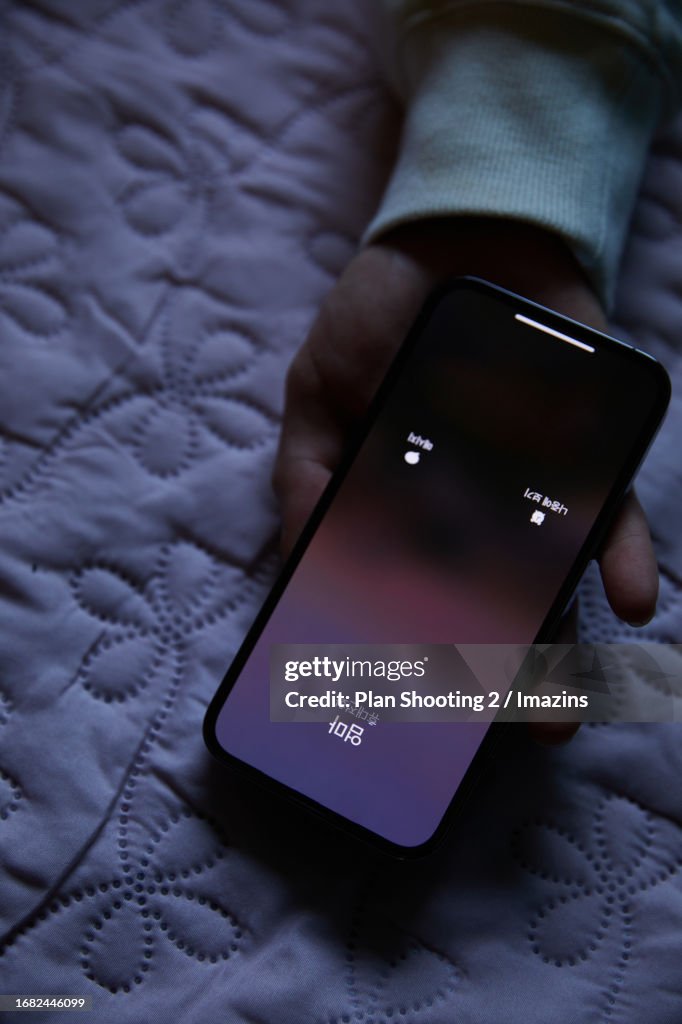 Hikikomori, darkness, smartphone, avoidance, cholephobia