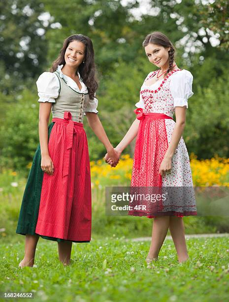 costume bavarois traditionnel, l'oktoberfest-outfoor ludique (xxxl - bavarian photos et images de collection