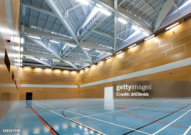 school-fitnessraum - turnhalle stock-fotos und bilder