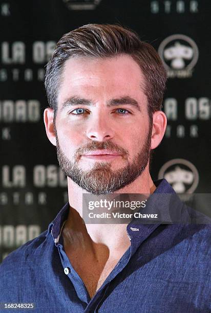 Actor Chris Pine attends a photocall to promote the new film "Star Trek Into Darkness" at Four Seasons Hotel on May 7, 2013 in Mexico City, Mexico.